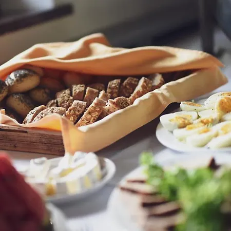 Promyk Wellness & מלון