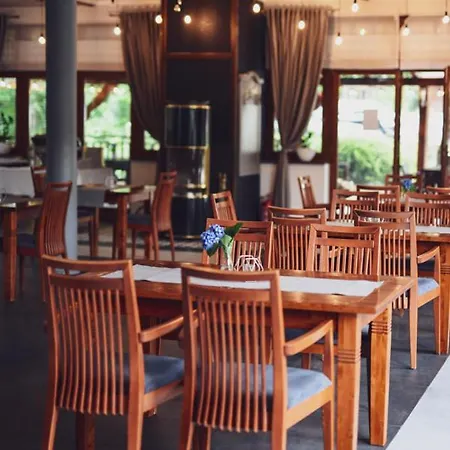 Promyk Wellness & מלון קרפאז'